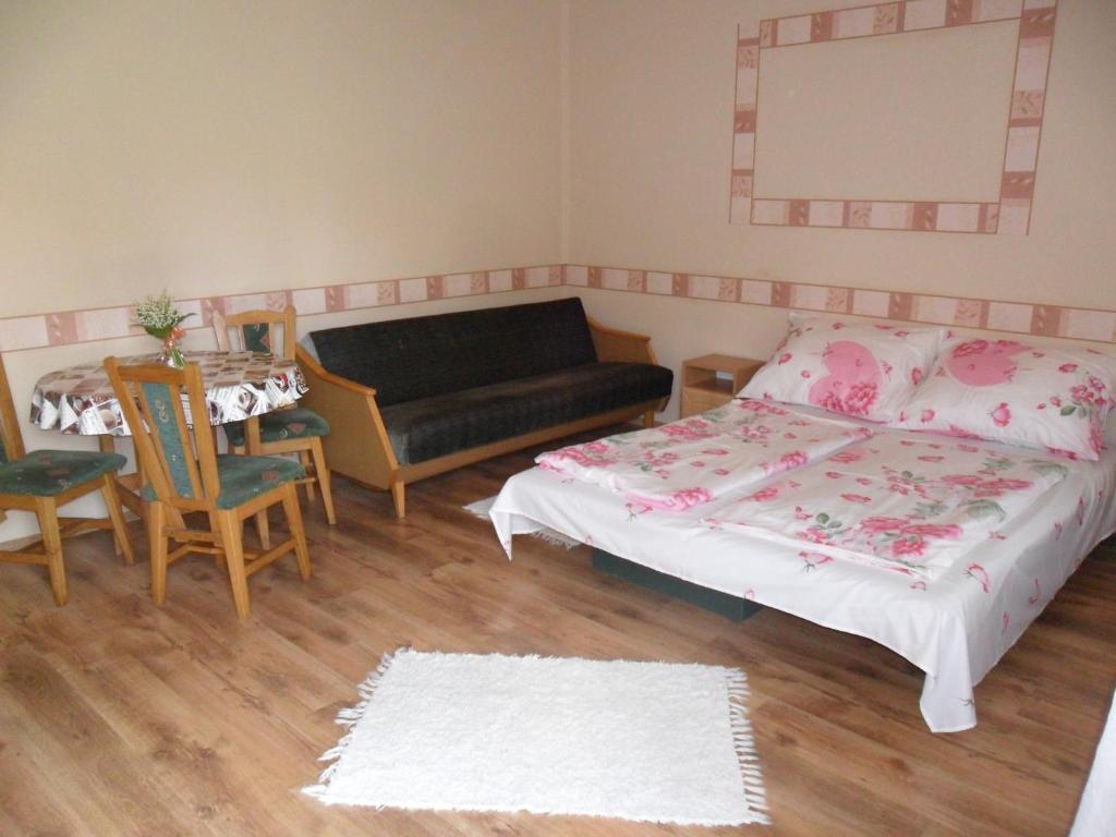 Emese Apartman Hajdúszoboszló Δωμάτιο φωτογραφία